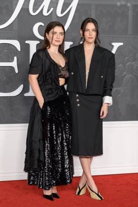 Jay Kelly LA Premiere - Los Angeles, USA LOS ANGELES, USA. November 11, 2025: Eve Hewson & Riley Keough at the LA premiere for Netflix s Jay Kelly at the Egyptian Theatre. Los Angeles CA USA  Copyright: xPaulxSmith Featureflashx