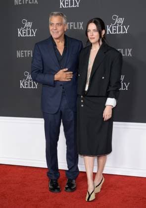 Entertainment Bilder des Tages Jay Kelly LA Premiere - Los Angeles, USA LOS ANGELES, USA. November 11, 2025: George Clooney & Riley Keough at the LA premiere for Netflix s Jay Kelly at the Egyptian Theatre. Los Angeles CA USA  Copyright: xPaulxSmith Featureflashx
