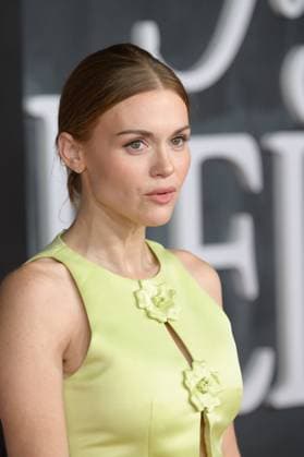 Jay Kelly LA Premiere - Los Angeles, USA LOS ANGELES, USA. November 11, 2025: Holland Roden at the LA premiere for Netflix s Jay Kelly at the Egyptian Theatre. Los Angeles CA USA  Copyright: xPaulxSmith Featureflashx