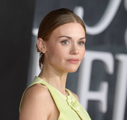 Jay Kelly LA Premiere - Los Angeles, USA LOS ANGELES, USA. November 11, 2025: Holland Roden at the LA premiere for Netflix s Jay Kelly at the Egyptian Theatre. Los Angeles CA USA  Copyright: xPaulxSmith Featureflashx