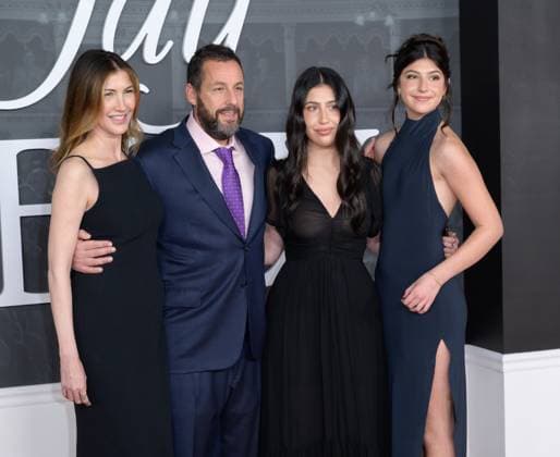Jay Kelly LA Premiere - Los Angeles, USA LOS ANGELES, USA. November 11, 2025: Jackie Sandler, Adam Sandler, Sadie Sandler & Sunny Sandler at the LA premiere for Netflix s Jay Kelly at the Egyptian Theatre. Los Angeles CA USA  Copyright: xPaulxSmith Featureflashx