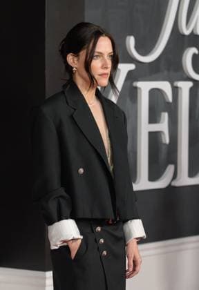 Jay Kelly LA Premiere - Los Angeles, USA LOS ANGELES, USA. November 11, 2025: Riley Keough at the LA premiere for Netflix s Jay Kelly at the Egyptian Theatre. Los Angeles CA USA  Copyright: xPaulxSmith Featureflashx