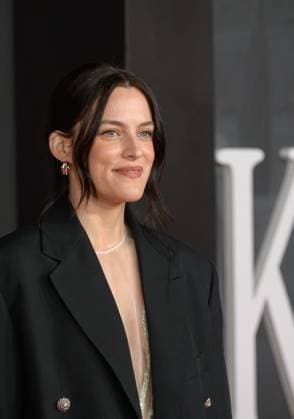 Jay Kelly LA Premiere - Los Angeles, USA LOS ANGELES, USA. November 11, 2025: Riley Keough at the LA premiere for Netflix s Jay Kelly at the Egyptian Theatre. Los Angeles CA USA  Copyright: xPaulxSmith Featureflashx