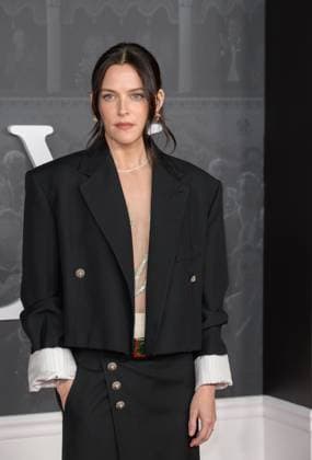 Jay Kelly LA Premiere - Los Angeles, USA LOS ANGELES, USA. November 11, 2025: Riley Keough at the LA premiere for Netflix s Jay Kelly at the Egyptian Theatre. Los Angeles CA USA  Copyright: xPaulxSmith Featureflashx