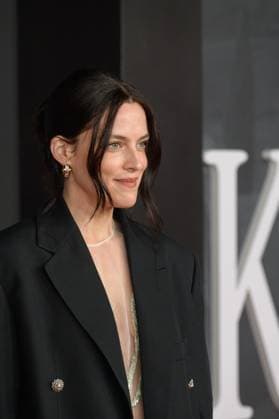 Jay Kelly LA Premiere - Los Angeles, USA LOS ANGELES, USA. November 11, 2025: Riley Keough at the LA premiere for Netflix s Jay Kelly at the Egyptian Theatre. Los Angeles CA USA  Copyright: xPaulxSmith Featureflashx