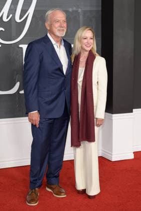 Jay Kelly LA Premiere - Los Angeles, USA LOS ANGELES, USA. November 11, 2025: James Keach & Nancy Lynn Keach at the LA premiere for Netflix s Jay Kelly at the Egyptian Theatre. Los Angeles CA USA  Copyright: xPaulxSmith Featureflashx