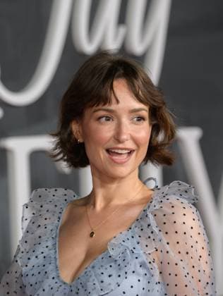 Jay Kelly LA Premiere - Los Angeles, USA LOS ANGELES, USA. November 11, 2025: Milana Vayntrub at the LA premiere for Netflix s Jay Kelly at the Egyptian Theatre. Los Angeles CA USA  Copyright: xPaulxSmith Featureflashx