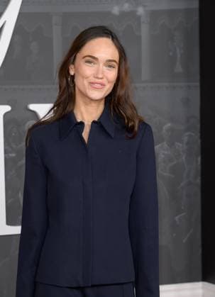Jay Kelly LA Premiere - Los Angeles, USA LOS ANGELES, USA. November 11, 2025: Maeve Whalen at the LA premiere for Netflix s Jay Kelly at the Egyptian Theatre. Los Angeles CA USA  Copyright: xPaulxSmith Featureflashx