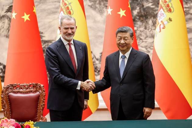 12-11-2025 China King Felipe VI with President Xi Jinping during the statevisit in Beijing, China. Â  Copyright: xPPEx