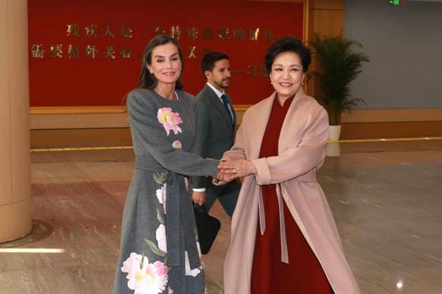 12-11-2025 Queen Letizia with Peng Liyuan during the statevisit in Beijing, China. Â  Copyright: xPPEx