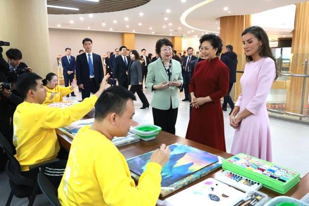 12-11-2025 Queen Letizia with Peng Liyuan during the statevisit in Beijing, China. Â  Copyright: xPPEx