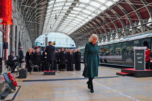 . 11 11 2025. London, United Kingdom. Queen Camilla at Paddington train station in London as part of the Great Western Railway Poppies to Paddington event to mark Armistice Day.  xPoolx xi-Imagesx IIM-26369-0007