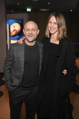 abb Jürgen Vogel Juergen and Natalia Belitski as guests on the red carpet at the Berlin premiere of the movie DAS LEBEN DER WÜNSCHE WUENSCHE at UCI East Side Gallery Berlin, on 11 11 2025 in Berlin Berlin Germany