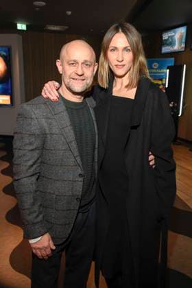 abb Jürgen Vogel Juergen and Natalia Belitski as guests on the red carpet at the Berlin premiere of the movie DAS LEBEN DER WÜNSCHE WUENSCHE at UCI East Side Gallery Berlin, on 11 11 2025 in Berlin Berlin Germany