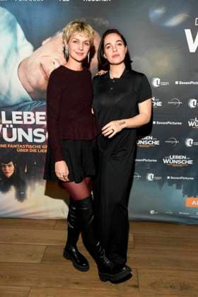 abb Luise Heyer and Verena Altenberger on the red carpet at the Berlin premiere of the movie DAS LEBEN DER WÜNSCHE WUENSCHE at UCI East Side Gallery Berlin, on 11 11 2025 in Berlin Berlin Germany