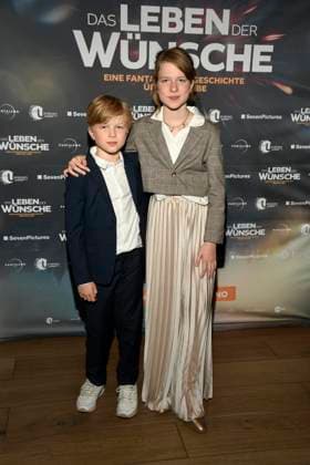 abb Anton Landau and Luise Landau on the red carpet at the Berlin premiere of the movie DAS LEBEN DER WÜNSCHE WUENSCHE at UCI East Side Gallery Berlin, on 11 11 2025 in Berlin Berlin Germany