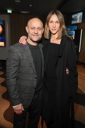 abb Jürgen Vogel Juergen and Natalia Belitski as guests on the red carpet at the Berlin premiere of the movie DAS LEBEN DER WÜNSCHE WUENSCHE at UCI East Side Gallery Berlin, on 11 11 2025 in Berlin Berlin Germany