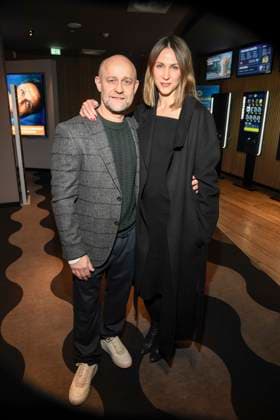 abb Jürgen Vogel Juergen and Natalia Belitski as guests on the red carpet at the Berlin premiere of the movie DAS LEBEN DER WÜNSCHE WUENSCHE at UCI East Side Gallery Berlin, on 11 11 2025 in Berlin Berlin Germany
