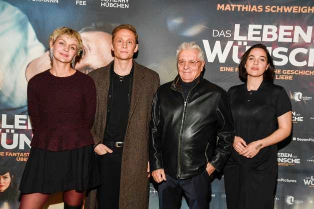 abb Luise Heyer, Matthias Schweighöfer Schweighoefer , Henry Hübchen Huebchen and Verena Altenberger on the red carpet at the Berlin premiere of the movie DAS LEBEN DER WÜNSCHE WUENSCHE at UCI East Side Gallery Berlin, on 11 11 2025 in Berlin Berlin Germany