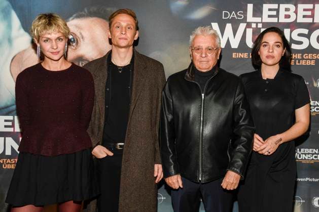 abb Luise Heyer, Matthias Schweighöfer Schweighoefer , Henry Hübchen Huebchen and Verena Altenberger on the red carpet at the Berlin premiere of the movie DAS LEBEN DER WÜNSCHE WUENSCHE at UCI East Side Gallery Berlin, on 11 11 2025 in Berlin Berlin Germany