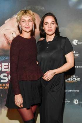 abb Luise Heyer and Verena Altenberger on the red carpet at the Berlin premiere of the movie DAS LEBEN DER WÜNSCHE WUENSCHE at UCI East Side Gallery Berlin, on 11 11 2025 in Berlin Berlin Germany