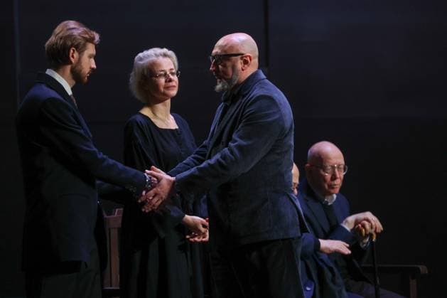 12.11.2025. Russia. Moscow. Vasily Simonov, the son of People s Artist of Russia Vladimir Simonov, at the farewell ceremony with his father at the Evgeny Vakhtangov Theater. Alexey Belkin NEWS.ru BelkinxAlexey