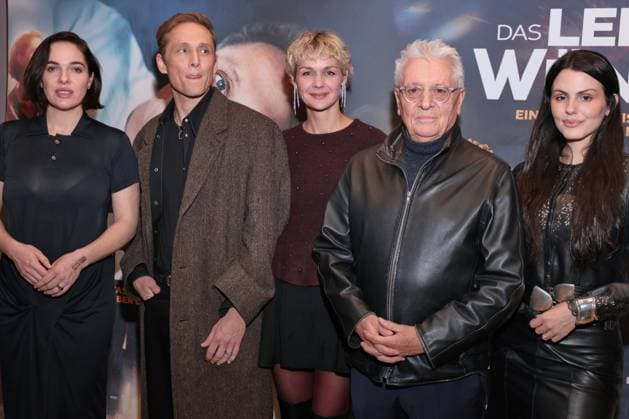 11 11 2025, Luise Heyer, Matthias Schweighoefer, Henry Hübchen, Verena Altenberger at the premiere of Das Leben Der Wünsche, UCI East Side Gallery, Berlin, Berlin