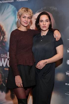 11 11 2025, Luise Heyer and Verena Altenberger at the premiere of Das Leben Der Wünsche, UCI East Side Gallery, Berlin, Berlin