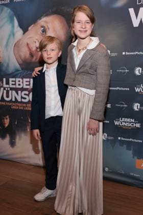 11 11 2025, Anton Landau and Luise Landau at the premiere of Das Leben Der Wünsche, UCI East Side Gallery, Berlin, Berlin