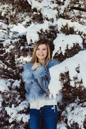 Winter Senior Session in Concordia Ks Concordia, Kansas, United States R_ZMDZ251110-1884975-01 ,model released, Symbolfoto
