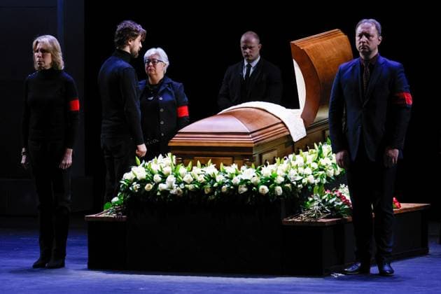 RUSSIA, MOSCOW - NOVEMBER 12, 2025: A farewell ceremony for the late actor Vladimir Simonov at Vakhtangov Theatre. Vladimir Simonov passed away on 8 November 2025 at the age of 68 Moscow Russia  - ZUMAt113 20251112_zaa_t113_097 Copyright: xYuliaxMorozovax
