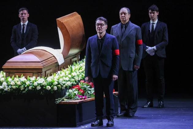 12.11.2025. Russia. Moscow. Actor Sergey Makovetsky at the farewell ceremony with People s Artist of Russia Vladimir Simonov at the Evgeny Vakhtangov Theater. Alexey Belkin NEWS.ru BelkinxAlexey