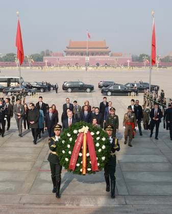 12-11-2025 Monument King Felipe and Queen Letizia stand in front of members of the honor guard during a wreath laying ceremony at the Monument to the Peoples Heroes, in Tiananmen Square, in Beijing, China. Â  Copyright: xPPEx