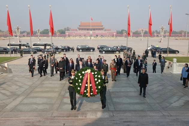 12-11-2025 Monument King Felipe and Queen Letizia stand in front of members of the honor guard during a wreath laying ceremony at the Monument to the Peoples Heroes, in Tiananmen Square, in Beijing, China. Â  Copyright: xPPEx