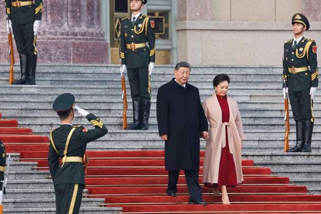 Chinese President Xi Jinping (C-L) and his wife Peng Liyuan (C-R) in their way to welcome Spain s royal couple, King Felipe VI and Queen Letizia, at the Great Hall of People in Beijing, China, 12 November 2025. Spain s royal couple is on a state visit to China until 13 November. King of Spain Felipe VI and Queen Letizia visits Beijing !ACHTUNG: NUR REDAKTIONELLE NUTZUNG!  Copyright: xChemaxMoyax GRAF2330 20251112-55018509993_1