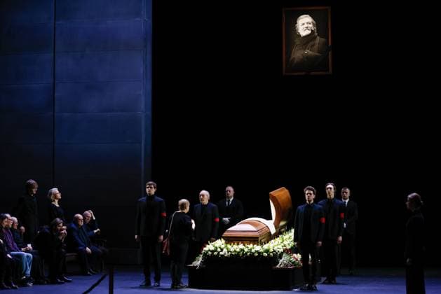 RUSSIA, MOSCOW - NOVEMBER 12, 2025: A farewell ceremony for the late actor Vladimir Simonov at Vakhtangov Theatre. Vladimir Simonov passed away on 8 November 2025 at the age of 68 Moscow Russia  - ZUMAt113 20251112_zaa_t113_133 Copyright: xYuliaxMorozovax