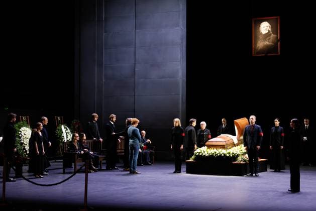 RUSSIA, MOSCOW - NOVEMBER 12, 2025: A farewell ceremony for the late actor Vladimir Simonov at Vakhtangov Theatre. Vladimir Simonov passed away on 8 November 2025 at the age of 68 Moscow Russia  - ZUMAt113 20251112_zaa_t113_141 Copyright: xYuliaxMorozovax