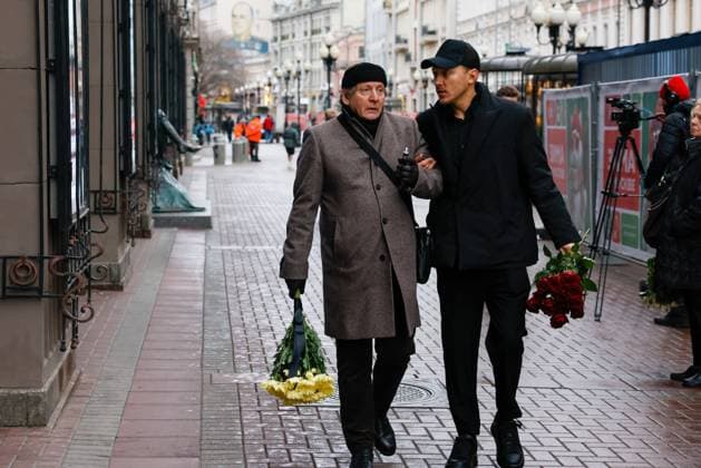 RUSSIA, MOSCOW - NOVEMBER 12, 2025: Actors Viktor Verbitsky (L) and Dmitry Solomykin arrive for a farewell ceremony for the late actor Vladimir Simonov at Vakhtangov Theatre. Vladimir Simonov passed away on 8 November 2025 at the age of 68 Moscow Russia  - ZUMAt113 20251112_zaa_t113_147 Copyright: xYuliaxMorozovax