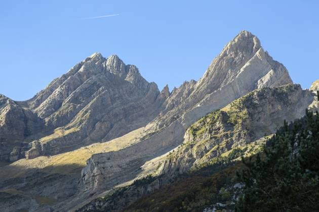 Blick auf die Berglandschaft Ordesa y Monte Perdido Nationalpark, Bielsa Parador, Provinz Huesca, Aragonien, Spanien Mountain landscape view Ordesa y Monte Perdido National Park, Bielsa parador, Huesca province, Aragon, Spain Copyright: imageBROKER IanxMurray iblimu15663029.jpg