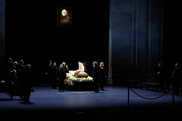 RUSSIA, MOSCOW - NOVEMBER 12, 2025: A farewell ceremony for the late actor Vladimir Simonov at Vakhtangov Theatre. Vladimir Simonov passed away on 8 November 2025 at the age of 68 Moscow Russia  - ZUMAt113 20251112_zaa_t113_175 Copyright: xYuliaxMorozovax