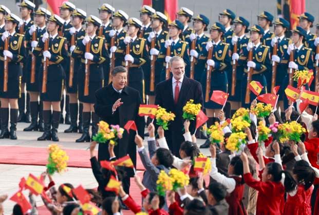 (251112) -- BEIJING, Nov. 12, 2025 -- Chinese President Xi Jinping holds a welcome ceremony for King Felipe VI of Spain at the square outside the east gate of the Great Hall of the People prior to their meeting in Beijing, capital of China, Nov. 12, 2025. Xi met with King Felipe VI, who is on a state visit to China, at the Great Hall of the People in Beijing on Wednesday. ) CHINA-BEIJING-XI JINPING-SPANISH KING-MEETING (CN) DingxHaitao 