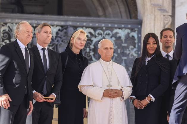 British actress and top model Naomi Campbell in Vatican VATICAN CITY, VATICAN - NOVEMBER 12: British actress and top model Naomi Campbell (2nd R) greets Pope Leo XIV (3rd R) at the end of his audience in St Peter s Square at the Vatican, Vatican City on November 12, 2025. Riccardo De Luca Anadolu Vatican City Vatican. Editorial use only. Please get in touch for any other usage.  Copyright: x2025xAnadoluxRiccardoxDexLucax