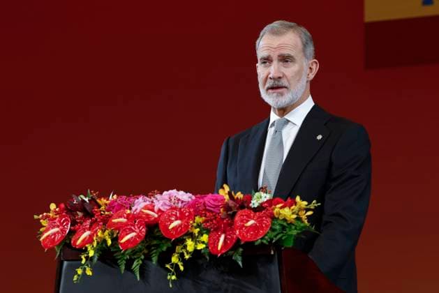 Spain s King Felipe VI delivers a speech during the gala dinner hosted by Chinese President, Xi Jinping (unseen), and First Lady, Peng Liyuan (unseen), at the Great Hall of People in Beijing, China, 12 November 2025. Spain s royal couple is on a state visit to China until 13 November. King of Spain Felipe VI and Queen Letizia visits Beijing !ACHTUNG: NUR REDAKTIONELLE NUTZUNG!  Copyright: xChemaxMoyax GRAF2532 20251112-55018511700_1