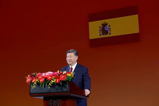 Chinese President, Xi Jinping, delivers a speech during the gala dinner for Spain s King Felipe VI and Queen Letizia at the Great Hall of People in Beijing, China, 12 November 2025. Spain s royal couple is on a state visit to China until 13 November. King of Spain Felipe VI and Queen Letizia visits Beijing !ACHTUNG: NUR REDAKTIONELLE NUTZUNG!  Copyright: xChemaxMoyax GRAF2536 20251112-55018511802_1