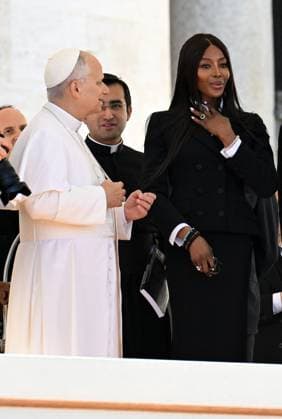 Naomi Campbell Meets Pope Leo XIV - Vatican British supermodel and actress Naomi Campbell attends Pope Leo XIV weekly general audience at St. Peter square in the Vatican on November 12, 2025. She greeted the pope and offered him a book: ‘La Via delle Spezie’. Photo by Eric Vandeville ABACAPRESS.COM Rome Vatican (or Holy See)  Copyright: xVandevillexEric ABACAx