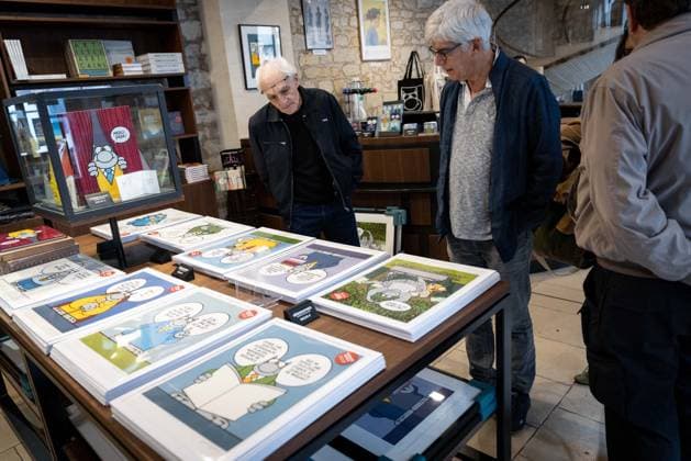Exhibition of Philippe Geluck - Paris AJ This photo is an illustration showing The Cat comic strips on a shelf during the opening of the exhibition (vernissage) of Philippe Geluck, author of the comic book (Bande dessinee, BD, Livre) strip Le Chat at the Maillol Museum in Paris, France on November 12, 2025. Photo by Alexis Jumeau ABACAPRESS.COM Paris France  Copyright: xJumeauxAlexis ABACAx
