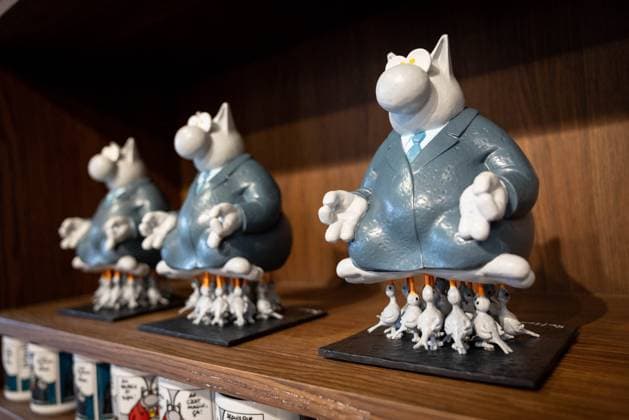 Exhibition of Philippe Geluck - Paris AJ This photo is an illustration showing statues from the comic strip Le Chat on a shelf during the opening of the exhibition (vernissage) of Philippe Geluck, author of the comic book (Bande dessinee, BD, Livre) strip Le Chat at the Maillol Museum in Paris, France on November 12, 2025. Photo by Alexis Jumeau ABACAPRESS.COM Paris France  Copyright: xJumeauxAlexis ABACAx