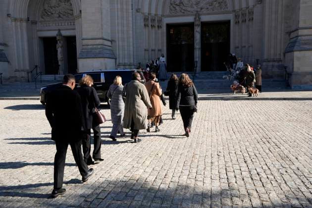 Jane Goodall funeral service - Washington Mourners arrive before the funeral service for conservationist Jane Goodall at the National Cathedral in Washington on November 12, 2025. Photo by Yuri Gripas ABACAPRESS.COM Washington DC United States  Copyright: xGripasxYuri ABACAx