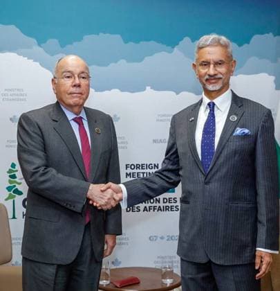 RECORD DATE NOT STATED External Affairs Minister S. Jaishankar meets Brazil Foreign Minister Mauro Vieira for the G7 Foreign Ministers meet Niagara Region, Nov 12 (ANI): External Affairs Minister S. Jaishankar meets Brazil Foreign Minister Mauro Vieira for the G7 Foreign Ministers meet, on Wednesday. (@DrSJaishankar ANI Photo) Niagara region Ontario Canada Copyright: xANIx ANI_20251112053