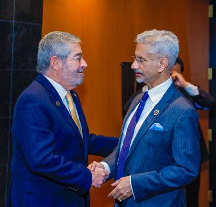 RECORD DATE NOT STATED External Affairs Minister S. Jaishankar meets Secretary of Foreign Affairs of Mexico Juan Ramon de la Fuente for the G7 Foreign Ministers meet Niagara Region, Nov 12 (ANI): External Affairs Minister S. Jaishankar meets Secretary of Foreign Affairs of Mexico Juan Ramon de la Fuente for the G7 Foreign Ministers meet, on Wednesday. (@DrSJaishankar ANI Photo) Niagara region Ontario Canada Copyright: xANIx ANI_20251112060